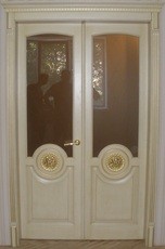 Межкомнатные двери из дерева