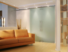 Стеклянные двери