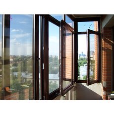 Балконы, двери, окна металлопластиковые.