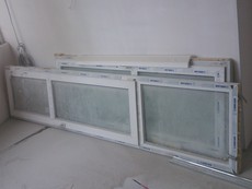 Продам б.у 3 двери 2 окна из металла пластика