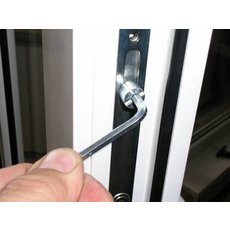Производим ремонт металлопластиковых окон и дверей
