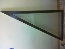 Треугольное окно ламинированное.