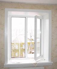Двухстворчатое окно на кухню из профиля Fenster с фурнитурой