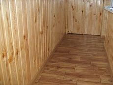 Обшивка балкона деревянной вагонкой