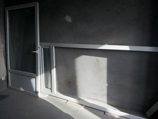 Продам металлопластиковую дверь с новостроя.