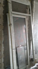 Продам металопластиковую дверь