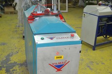 Yilmaz CK 410 - Автоматична пила для різання штапика.