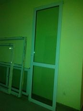Продам двухстворчатое окно и балконный блок из двух дверей и