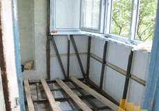 Здійснюємо виноси, відкоси, засклення балконів