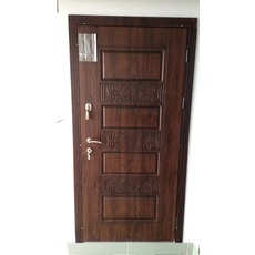 Металеві двері вхідні з декоративною МДФ накладкою