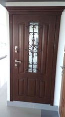 Металлические двери входные с дубовыми накладками, зеркальны