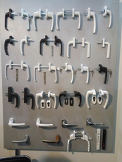 Ручки віконні і двосторонні (на ПВХ і алюм. профіль)