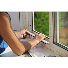 Ремонт і регулювання віконної і дверної фурнітури