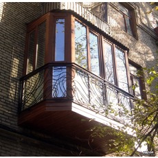 Новий балкон з виносом, утепленням і обшивкою. Вікна Рехау