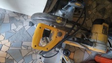 Продається пила торцювальна DeWALT DW 706 E