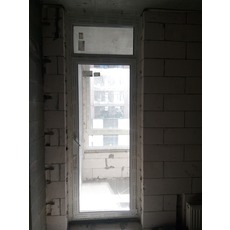Продам новую балконную дверь Rehau 2600*900