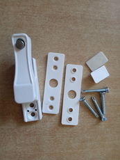 Противовзломная подвижная защелка на кнопке